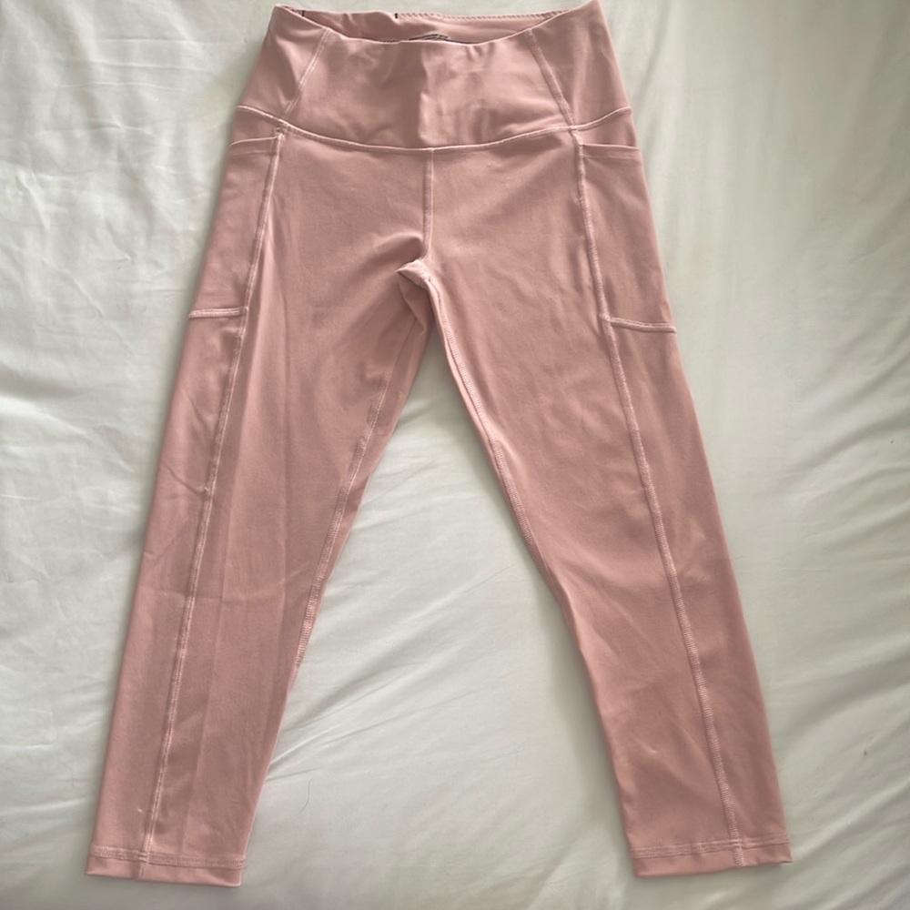 VICTORIA SPORT WOMAN’S KNOCKOUT CAPRI LEGGINGS, light pink, Small (S)